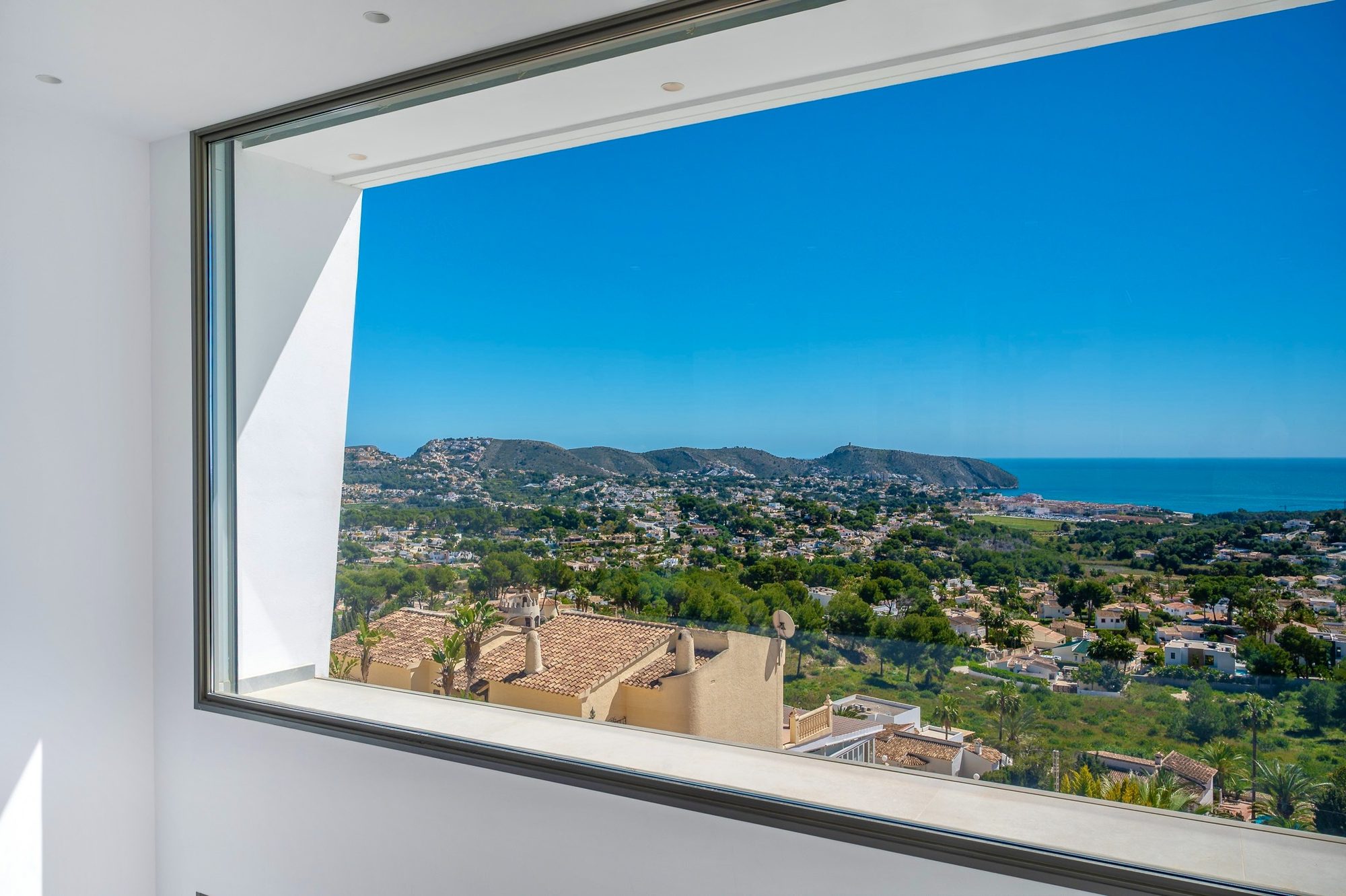 Panoramafenster mit Blick über die Bucht von Moraira